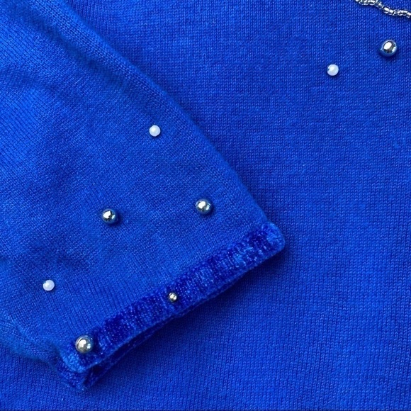 Santa Ugly/Cute Christmas V-Neck Sweater - Picture 10 of 16